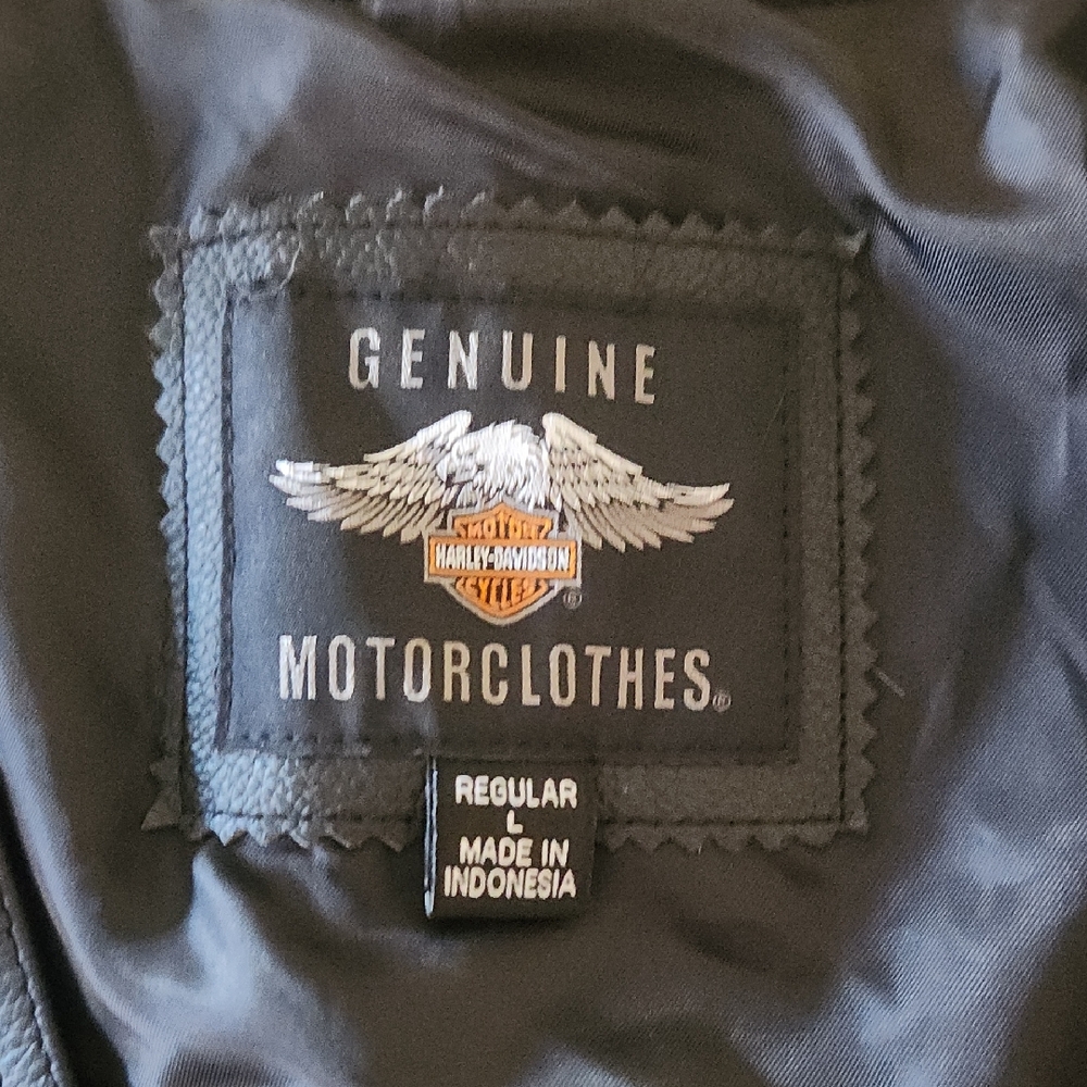 Harley-Davidson Black Leather Vest with Embossed Logo - Picture 2 of 9